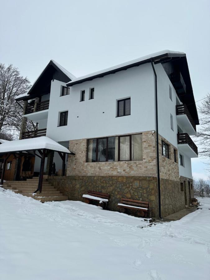 Elim Residence Менестіря-Хуморулуй Екстер'єр фото
